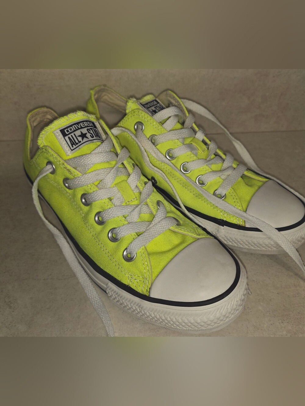 Converse Chuck Taylor Low Top Sneakers - Neon Yellow L9/M7